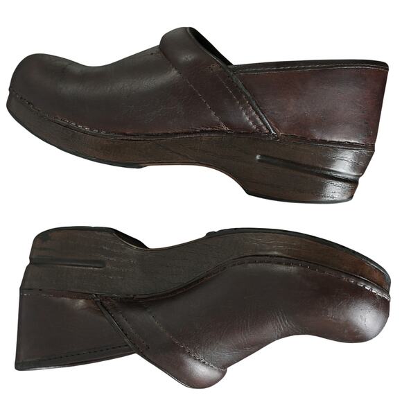 Women's Brown Leather Dansko Clogs - Size 39 / US 8.5 - Picture 5 of 9